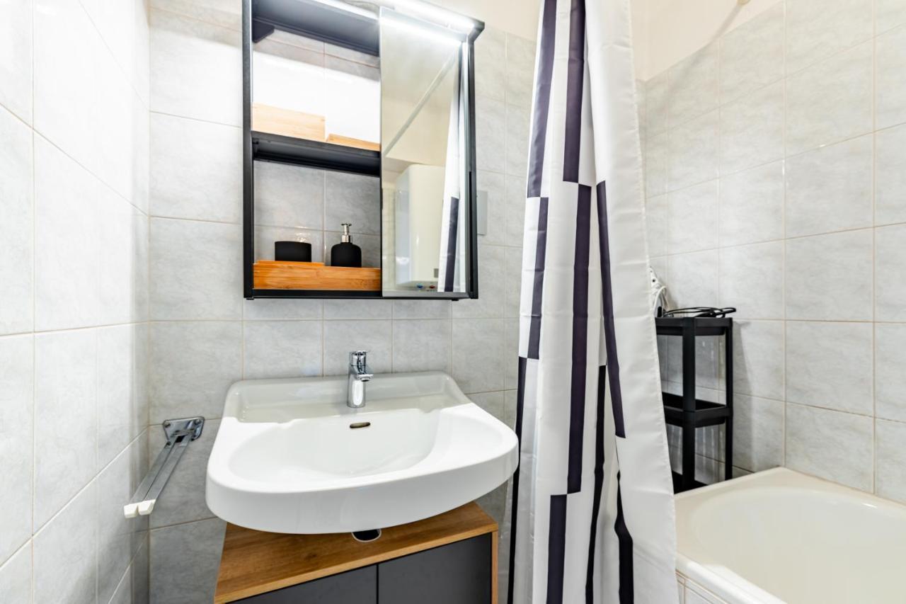 New With A View - Modern Studio Wenen Buitenkant foto